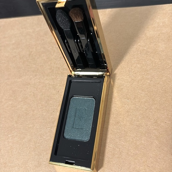 NIB [Yves Saint Laurent] Ombre Solo Radiance Smoothing Eyeshadow #05 Slate Green - Picture 5 of 15